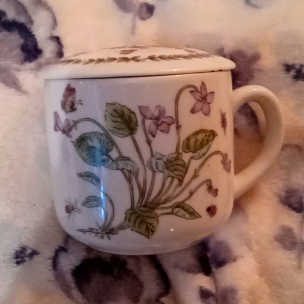 Glass floral cup with lid
